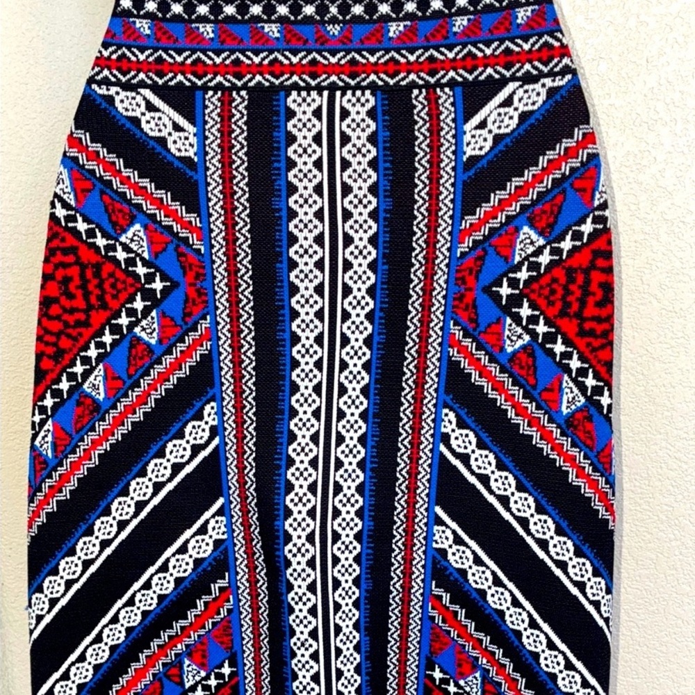 BCBGMAXAZRIA Bold geometric knit skirt. Large EUC